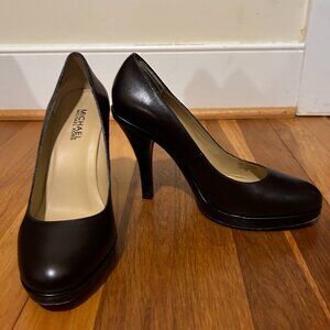 Michael Kors brown round toe Devon pump - size 8